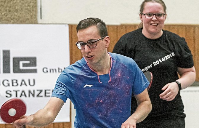 Lukas Firtz und Jessica Krumtünger (TSV Ensingen/TTC Hegnach) setzten sich im Mixedturnier in Großglattbach durch. Foto: Simecek