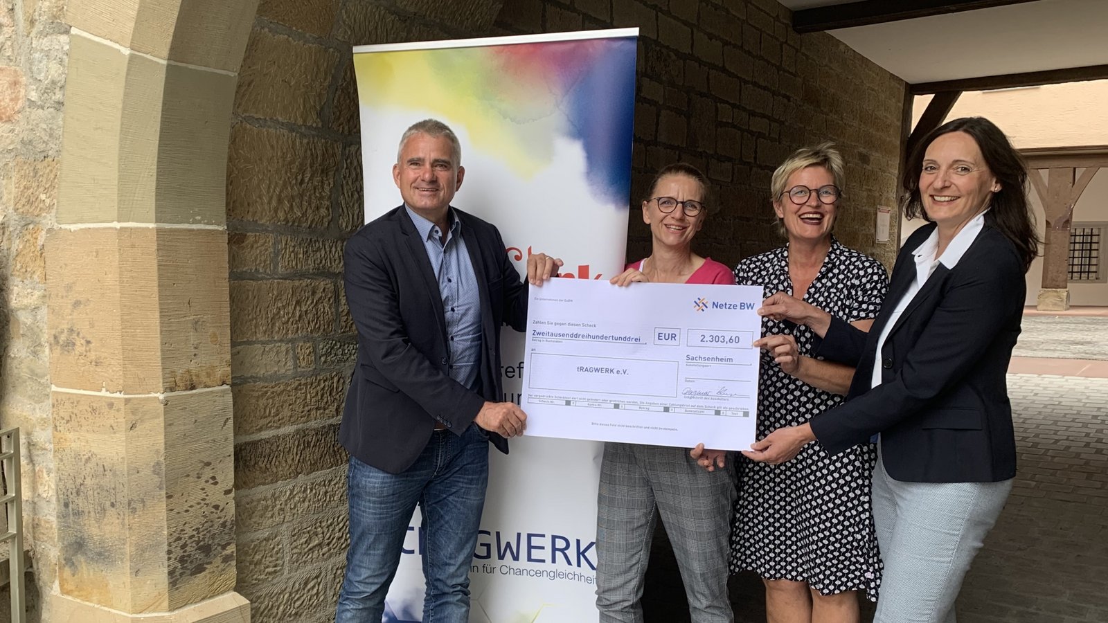 Auf dem Foto sind zu sehen (von links): Bürgermeister Holger Albrich, Sabine Springer, Silke Rapp und Dagmar Kruse (Netze BW). Foto: p Auf dem Foto sind zu sehen (von links): Bürgermeister Holger Albrich, Sabine Springer, Silke Rapp und Dagmar Kruse (Netze BW). Foto: p
