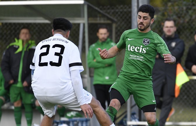 Hakan Atalay (rechts) muss sich mit dem VfR Sersheim im Spitzenspiel beim FV Löchgau II beweisen. <span class='image-autor'>Foto: Leitner</span>