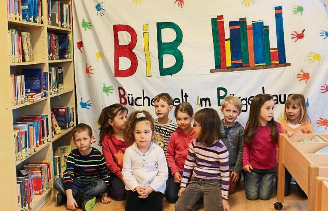 Stolz präsentierten die Kindergartenkinder das von ihnen gestaltete BiB-Logo.  Foto: p