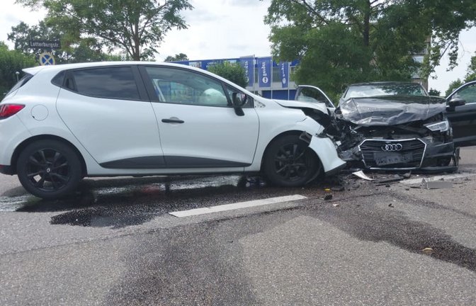 Zwei Autos sind auf der Lotterbergstraße in Stuttgart-Weilimdorf zusammengestoßen.<span class='image-autor'>Karsten Schmalz/KS-Images</span>