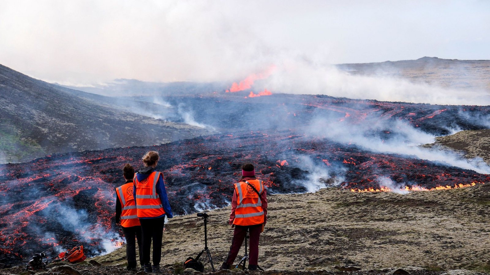 Vulkane haben immer wieder Tod und Verderben über das Leben auf der Erde gebracht. Doch ohne die feuerspeienden Berge unter und über Wasser gäbe es auf dem Planeten kein Leben.Foto: AFP/Kristin Magnusson