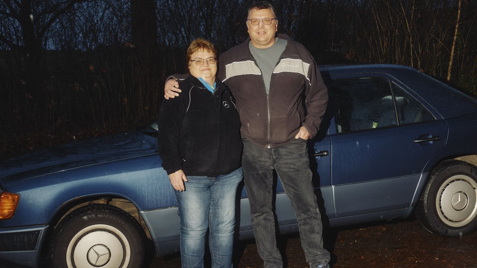 Horst und Gabi Mohr mit ihrer W124-LimousineFoto: Jasper Walter Bastian for NZZ