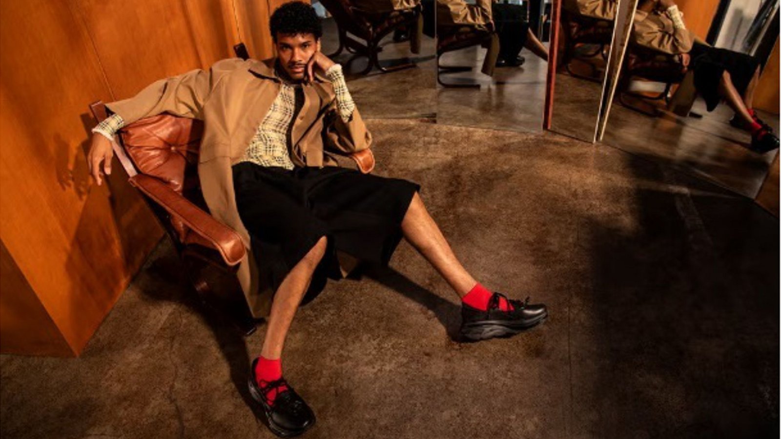 Passt zu dem gegenwärtigen Lebensgefühl, sich nicht entscheiden zu müssen: Der Hoka Bondi Mary Jane ist einer der neuen Sneaker Hybriden.Foto: Hoka Passt zu dem gegenwärtigen Lebensgefühl, sich nicht entscheiden zu müssen: Der Hoka Bondi Mary Jane ist einer der neuen Sneaker Hybriden.Foto: Hoka