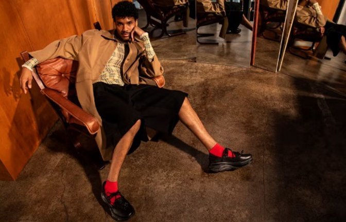 Passt zu dem gegenwärtigen Lebensgefühl, sich nicht entscheiden zu müssen: Der Hoka Bondi Mary Jane ist einer der neuen Sneaker Hybriden.<span class='image-autor'>Foto: Hoka</span>