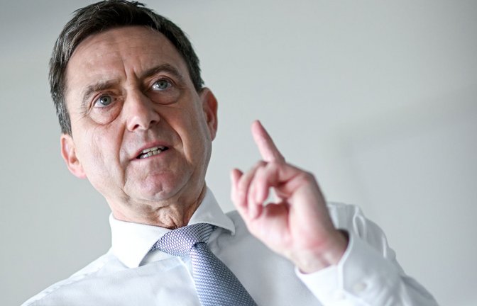 "Bei der Pflegeversicherung brennt die Hütte", warnt GKV-Chef Oliver Blatt. (Archivbild)<span class='image-autor'>Foto: Britta Pedersen/dpa</span>