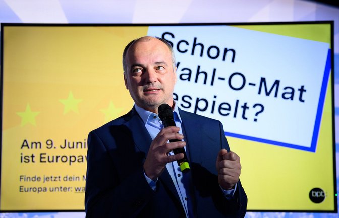 Georg Pfeifer, Leiter des Verbindungsbüros des Europäischen Parlaments in Deutschland, hat den Start des Wahl-O-Mat bei einer Pressekonferenz angekündigt.<span class='image-autor'>Foto: dpa/Bernd von Jutrczenka</span>