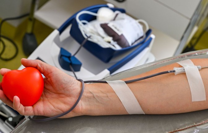 Wegen der Hitze wird weniger Blut gespendet (Symbolbild).<span class='image-autor'>Foto: Patrick Pleul/dpa/dpa-tmn</span>