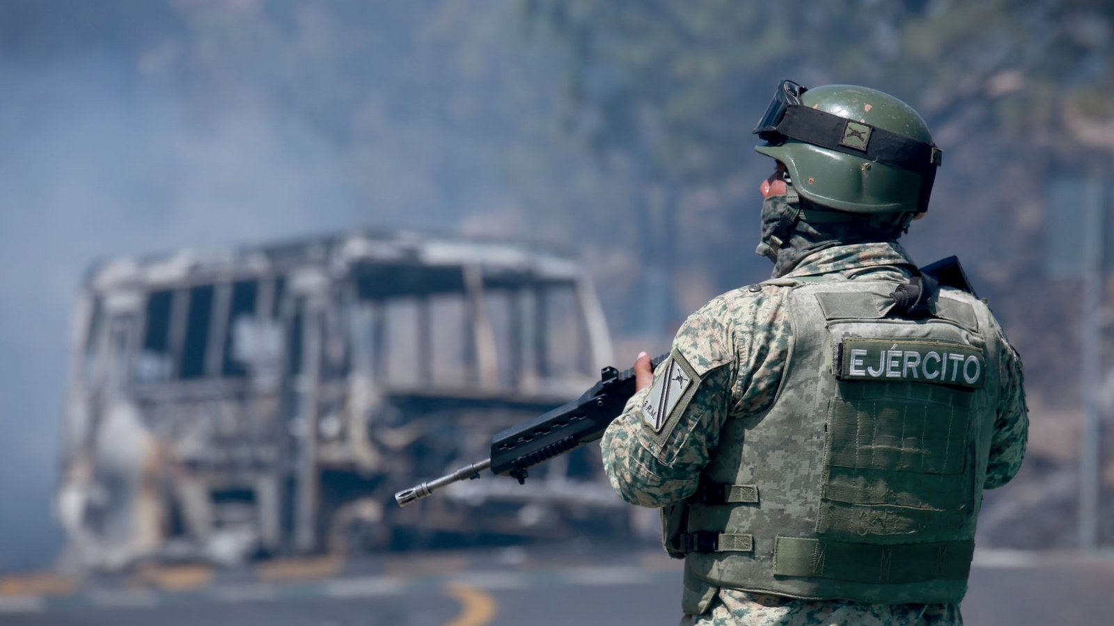 Soldat im Bundesstaat Michoacán, wo „El Mencho“ getötet wurdeFoto: dpa/Armando Solis Soldat im Bundesstaat Michoacán, wo „El Mencho“ getötet wurdeFoto: dpa/Armando Solis