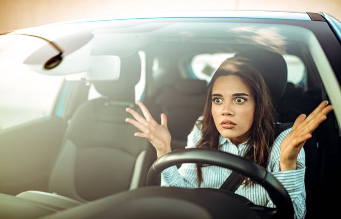Zu langsames Fahren ist strafbar. Erfahren Sie, ab wann man zu langsam fährt und wie die Gesetzeslage ist. Mindestgeschwindigkeiten im Überblick.<span class='image-autor'>Foto: Dragana Gordic / Shutterstock.com</span>