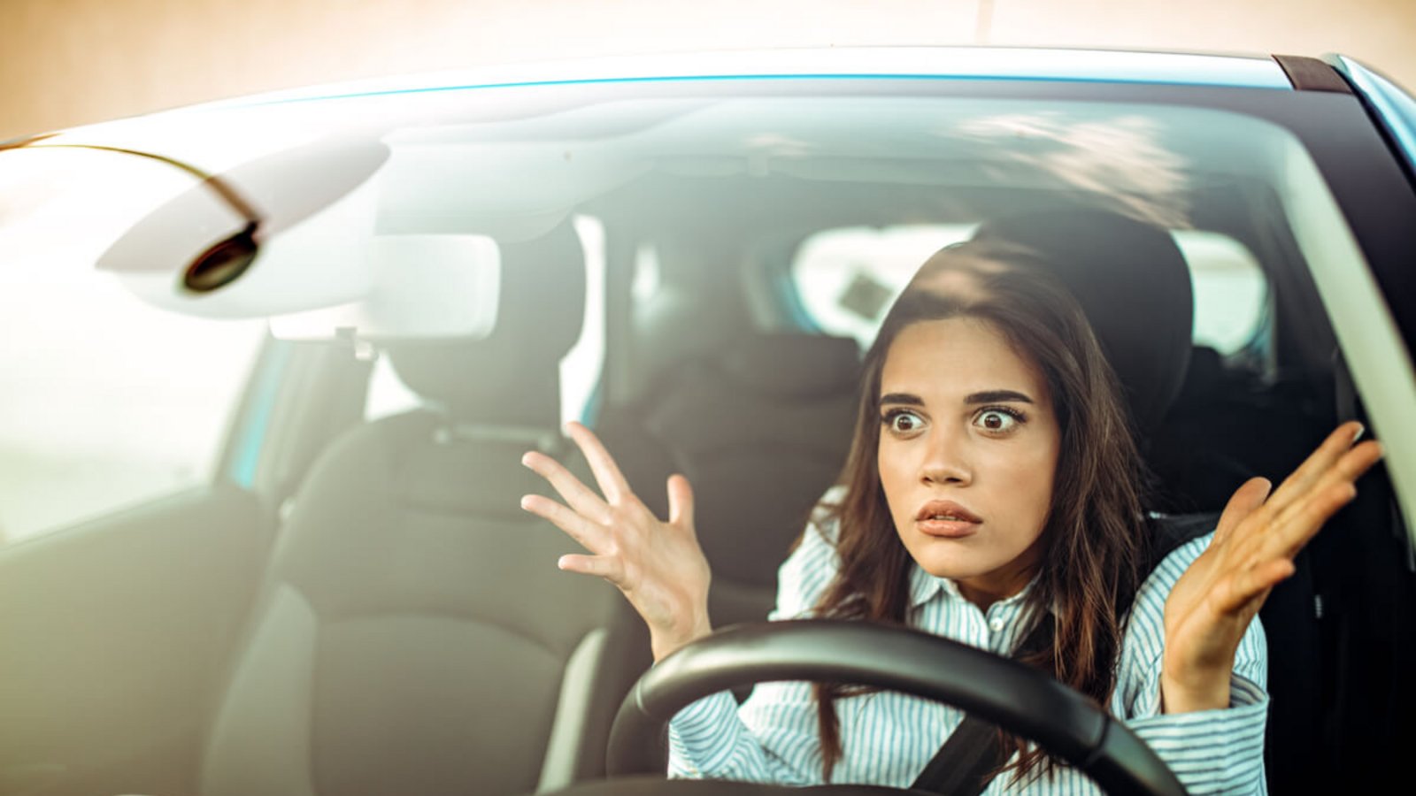 Zu langsames Fahren ist strafbar. Erfahren Sie, ab wann man zu langsam fährt und wie die Gesetzeslage ist. Mindestgeschwindigkeiten im Überblick.Foto: Dragana Gordic / Shutterstock.com