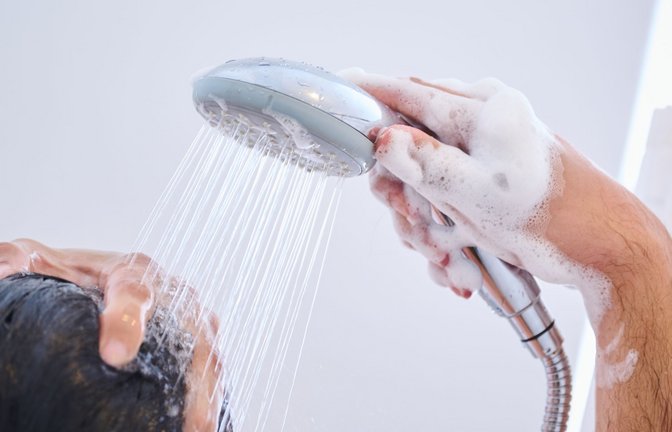 Im Badezimmer gibt es verschiedene Möglichkeiten, Strom zu sparen.<span class='image-autor'>Foto: dpa/Annette Riedl</span>