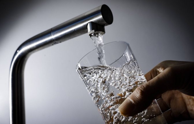Leitungswasser kann in Deutschland ohne Bedenken getrunken werden<span class='image-autor'>Foto: imago images/photothek/Thomas Trutschel</span>