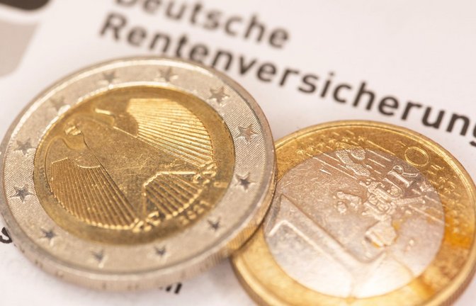Die Renten steigen spürbar. (Symbolbild)<span class='image-autor'>Foto: Fernando Gutierrez-Juarez/dpa</span>