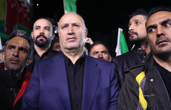 Der Präsident des iranischen Fußballverbands, Mehdi Tadsch (M), ist auf dem Weg zum FIFA-Konress bei der Einreise nach Kanada abgeweisen worden (Archivfoto).<span class='image-autor'>Foto: Saeid Zareian/dpa/Saeid Zareian</span>