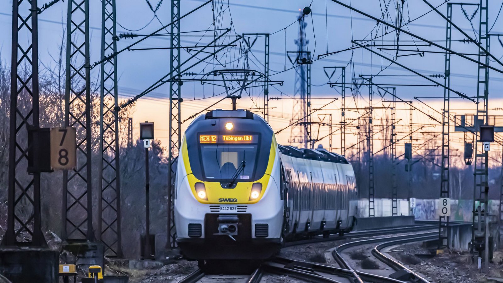 Einfahrende Regionalbahn in Stuttgart. Kostenloses WLAN soll zur Standardausstattung der Züge werden.Foto: IMAGO/Arnulf Hettrich Einfahrende Regionalbahn in Stuttgart. Kostenloses WLAN soll zur Standardausstattung der Züge werden.Foto: IMAGO/Arnulf Hettrich