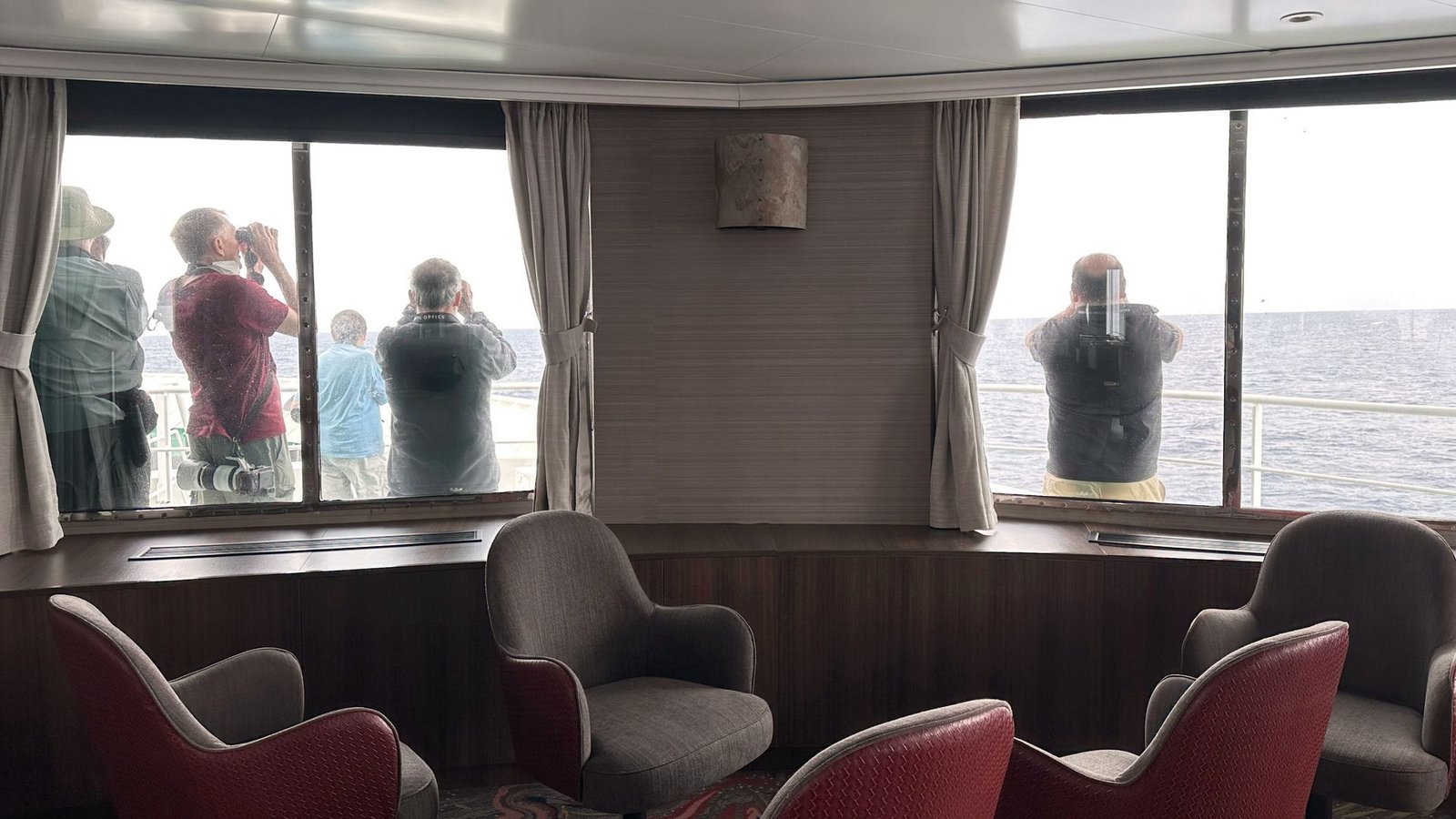 Im Hafen von Granadilla sollen Passagiere und ein Teil der Besatzung das Schiff verlassen können.Foto: -/AP/dpa Im Hafen von Granadilla sollen Passagiere und ein Teil der Besatzung das Schiff verlassen können.Foto: -/AP/dpa