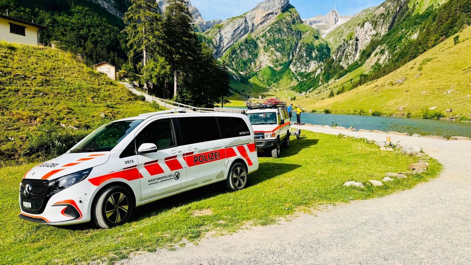 Ein 19-jähriger Deutscher ist beim Baden in einem Schweizer Bergsee ums Leben gekommen.-/Kantonspolizei Appenzell Innerrhoden/dpa Ein 19-jähriger Deutscher ist beim Baden in einem Schweizer Bergsee ums Leben gekommen.-/Kantonspolizei Appenzell Innerrhoden/dpa