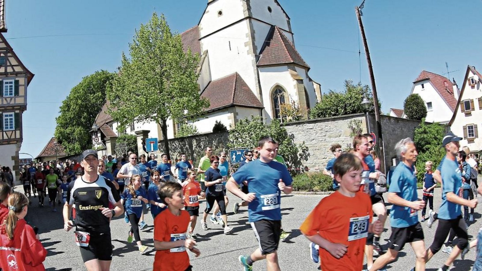 Sommerliches Wetter ist auch für diesen Sonntag vorhergesagt, wenn bei der Cyriakuskirche die 16. Illinger Läufe gestartet werden.  Foto: Küppers