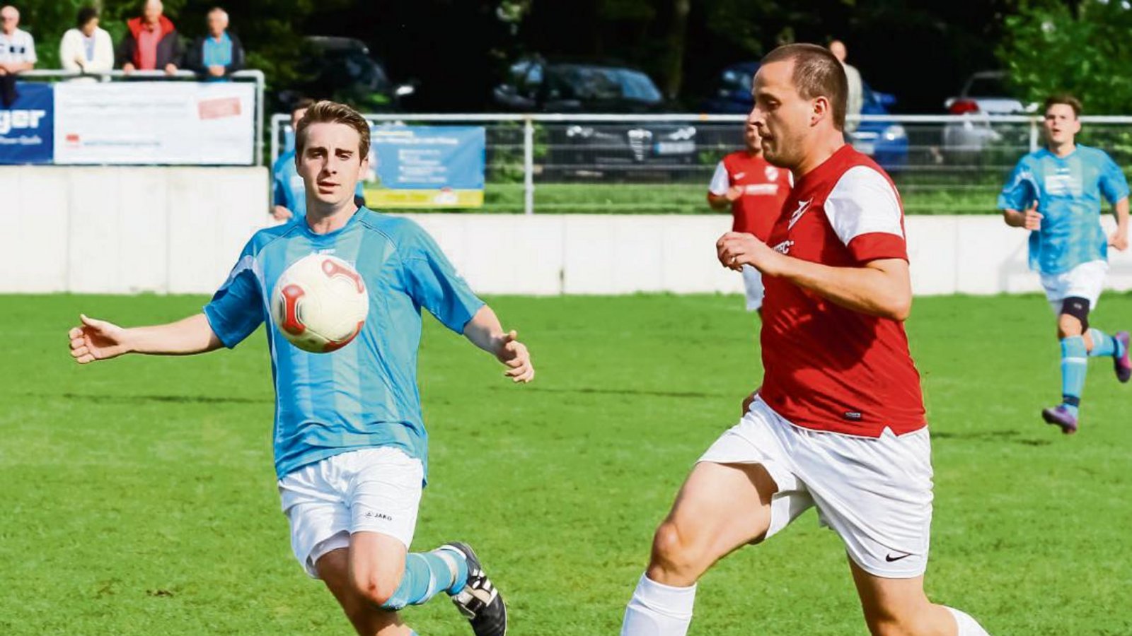 Johannes Wizemann (links) wird nach seinem Gastspiel beim FV Löchgau wieder für den TSV Nussdorf auf Torejagd gehen. Foto: Archiv/Simecek Johannes Wizemann (links) wird nach seinem Gastspiel beim FV Löchgau wieder für den TSV Nussdorf auf Torejagd gehen. Foto: Archiv/Simecek