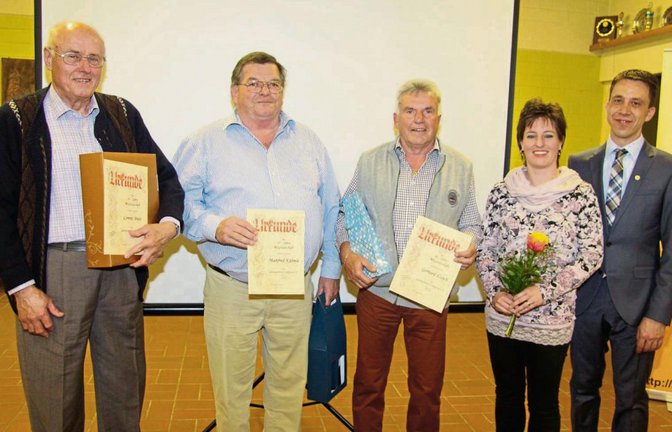 Die langjährigen Mitglieder (von links) Lorenz Brett, Manfred Kühnle, Gerhard Essich, Nadja Hertzberg und Axel Hohn wurden geehrt. Foto: Gergen