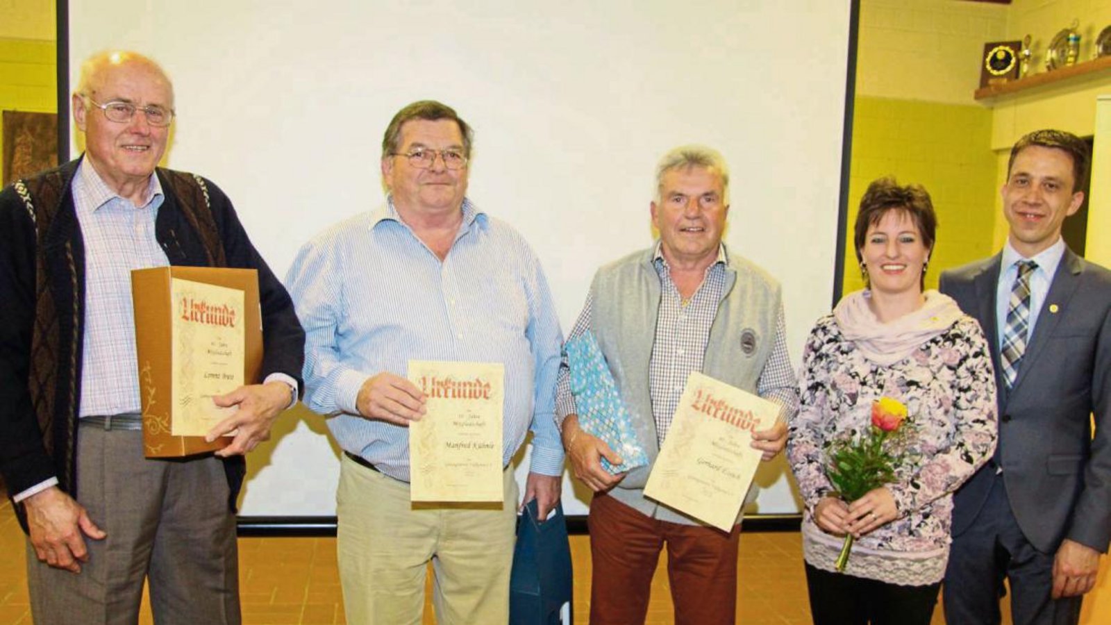 Die langjährigen Mitglieder (von links) Lorenz Brett, Manfred Kühnle, Gerhard Essich, Nadja Hertzberg und Axel Hohn wurden geehrt. Foto: Gergen Die langjährigen Mitglieder (von links) Lorenz Brett, Manfred Kühnle, Gerhard Essich, Nadja Hertzberg und Axel Hohn wurden geehrt. Foto: Gergen