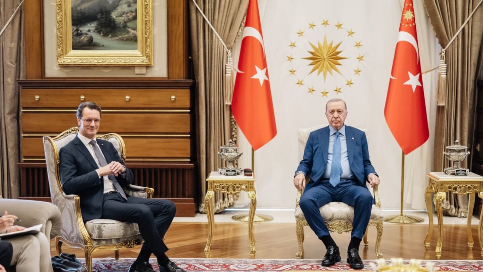 Landeschef meets Präsident: Für Hendrik Wüst (CDU), Ministerpräsident von Nordrhein-Westfalen, war der Empfang beim türkischen Präsidenten Recep Tayyip Erdogan protokollarisch eine enorme Aufwertung.Marcel Kusch/Staatskanzlei Nordrhein-Westfalen/dpa