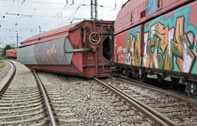 Der umgekippte Wagen. Foto: Bantz