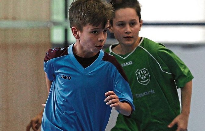 Für den VfR Sersheim (hinten Max Meissner) waren der Einzug ins Viertelfinale und das Tor gegen die Kickers die größten Erfolge. Gegen die SGM Riexingen (Bild) gelang ein 1:0-Sieg.   Foto: Küppers