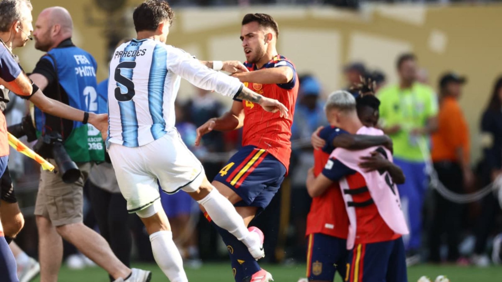 Leandro Paredes ist nach dem Schlusspfiff im WM-Finale ausgerastet.CHARLY TRIBALLEAU/afp Leandro Paredes ist nach dem Schlusspfiff im WM-Finale ausgerastet.CHARLY TRIBALLEAU/afp