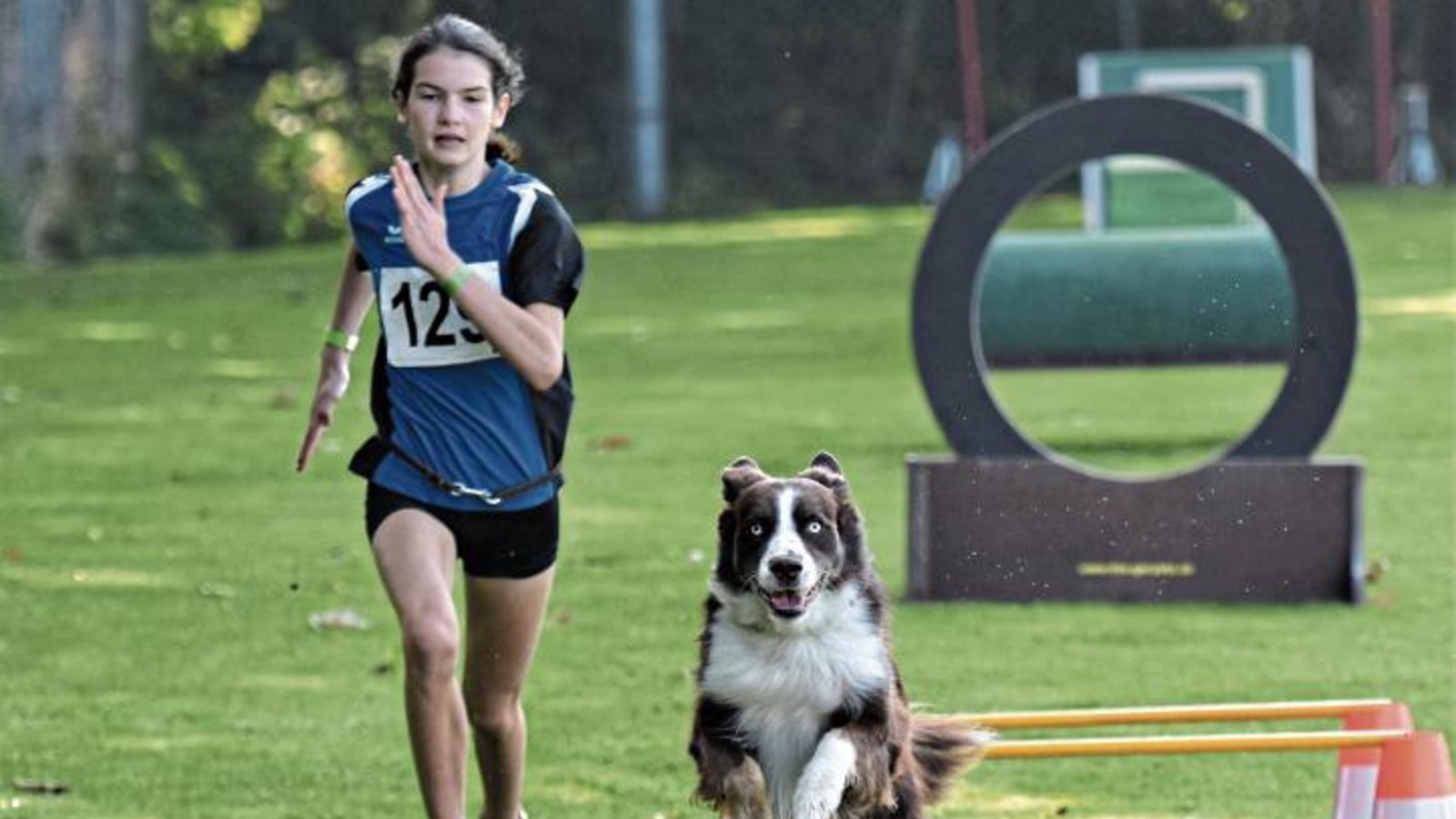 Chiara Heidinger aus Enzweihingen harmonierte mit Leihhund Linus bei der Turnierhundesport-DM nahezu perfekt. Foto: privat Chiara Heidinger aus Enzweihingen harmonierte mit Leihhund Linus bei der Turnierhundesport-DM nahezu perfekt. Foto: privat