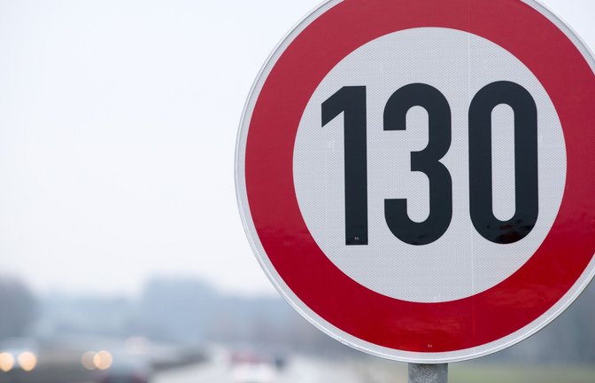 Kommt nun doch ein Tempolimit? (Illustration)<span class='image-autor'>Foto: Jens Büttner/dpa-Zentralbild/dpa</span>