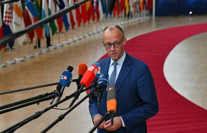 Kanzler Merz schlägt bei seinem ersten EU-Gipfel einen anderen Ton an als sein Vorgänger Olaf Scholz – auch beim Thema Migration.<span class='image-autor'>Foto: AFP</span>