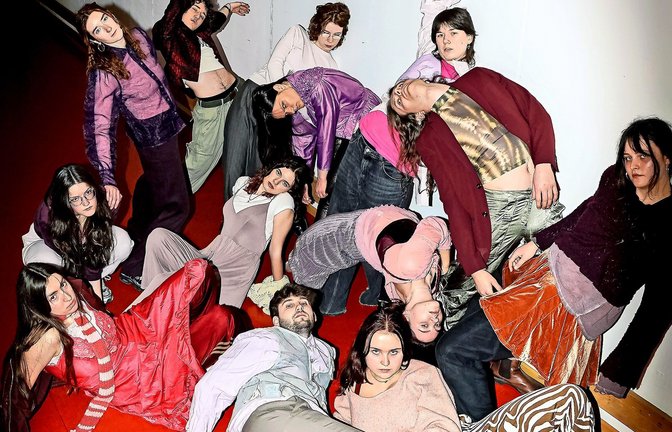 „Klarkommen“ heißt der Stück, das jetzt Premiere hatte. Doch klarkommen, zeigt das Ensemble, ist gar nicht so einfach.<span class='image-autor'>Foto: Join/Staatstheater</span>