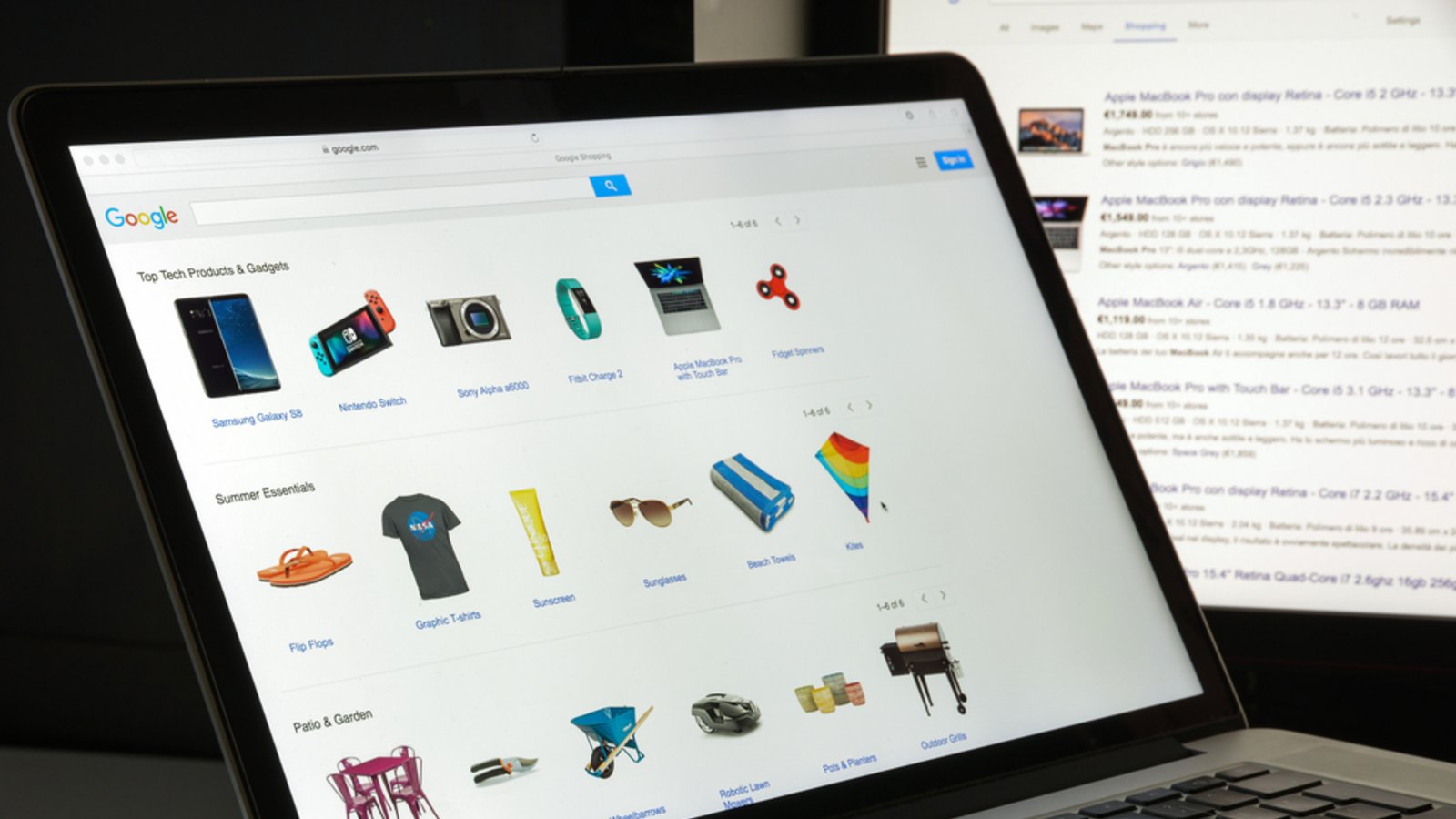Bald soll man auf Google Kleidung mithilfe von KI virtuell anprobieren können.Foto: Casimiro PT / shutterstock.com Bald soll man auf Google Kleidung mithilfe von KI virtuell anprobieren können.Foto: Casimiro PT / shutterstock.com