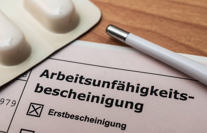 Was viele nicht wissen: Die Krankschreibung stellt kein Arbeitsverbot dar.<span class='image-autor'>Foto: IMAGO/Zoonar/stockfotos-mg</span>