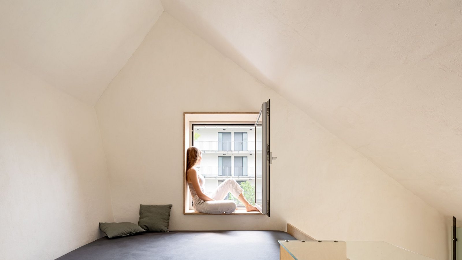 Zimmer mit Aussicht. Das Tiny House hat zwei Ebenen, oben wird geschlafen.Foto: Hochschule Coburg Zimmer mit Aussicht. Das Tiny House hat zwei Ebenen, oben wird geschlafen.Foto: Hochschule Coburg