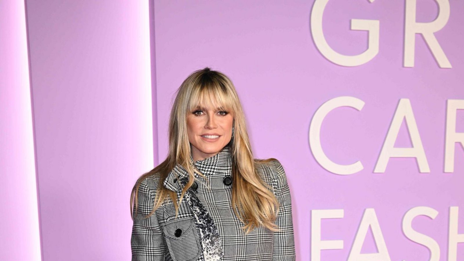 Mit Pony und Shorts: Heidi Klum zeigt sich auf dem „Grünen Teppich“.Foto: AFP/PATRICK T. FALLON Mit Pony und Shorts: Heidi Klum zeigt sich auf dem „Grünen Teppich“.Foto: AFP/PATRICK T. FALLON
