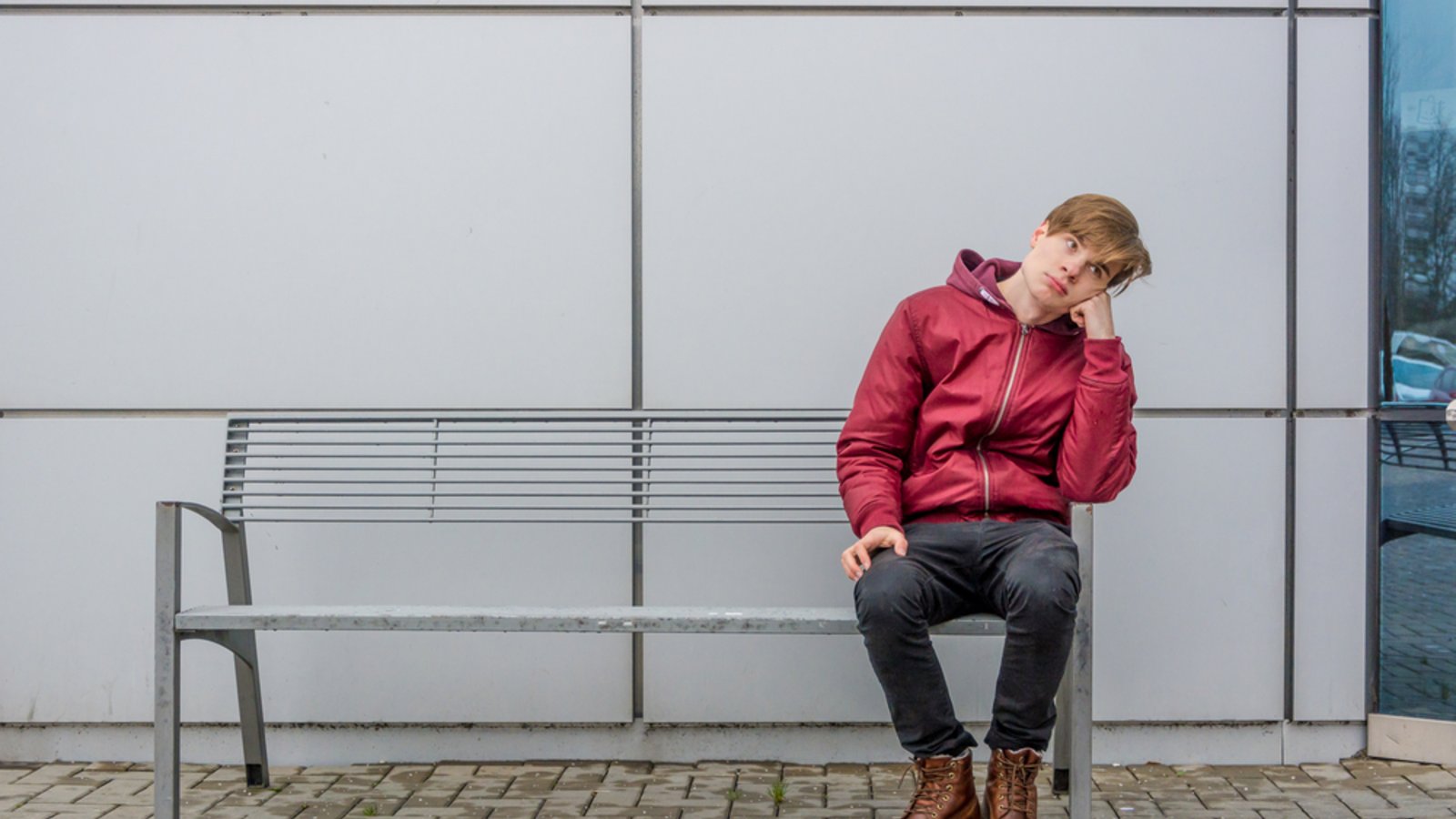 Beim Benching sitzt man im wahrsten Sinne des Wortes auf der Wartebank.Foto: WaiveFamisoCZ / shutterstock.com Beim Benching sitzt man im wahrsten Sinne des Wortes auf der Wartebank.Foto: WaiveFamisoCZ / shutterstock.com