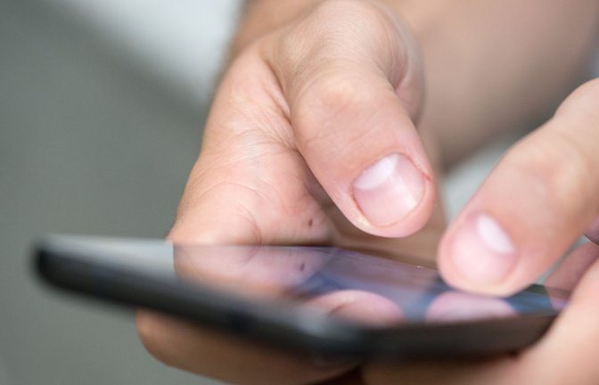 Nutzerinnen und Nutzer haben am Montagmorgen vermehrt von Problemen mit dem Netz berichtet (Symbolbild).<span class='image-autor'>Foto: picture alliance/dpa/dpa-tmn/Andrea Warnecke</span>