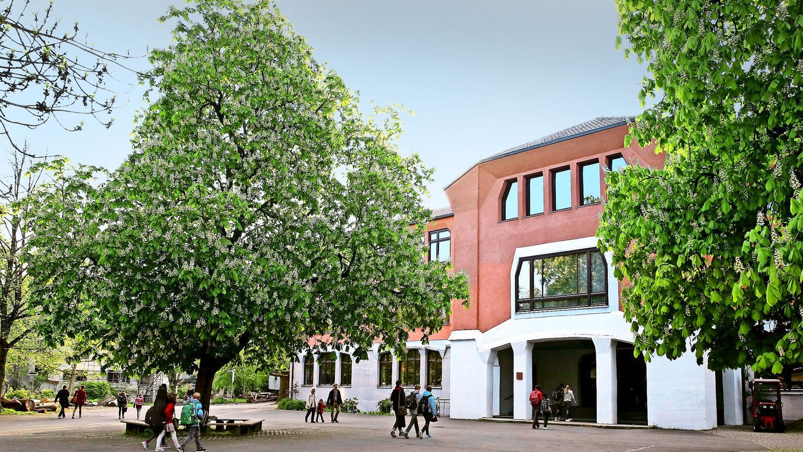 Was verbirgt sich hinter der freundlichen windschiefen Fassade der Waldorfschulen?Foto: cf /Charlotte Fischer Was verbirgt sich hinter der freundlichen windschiefen Fassade der Waldorfschulen?Foto: cf /Charlotte Fischer