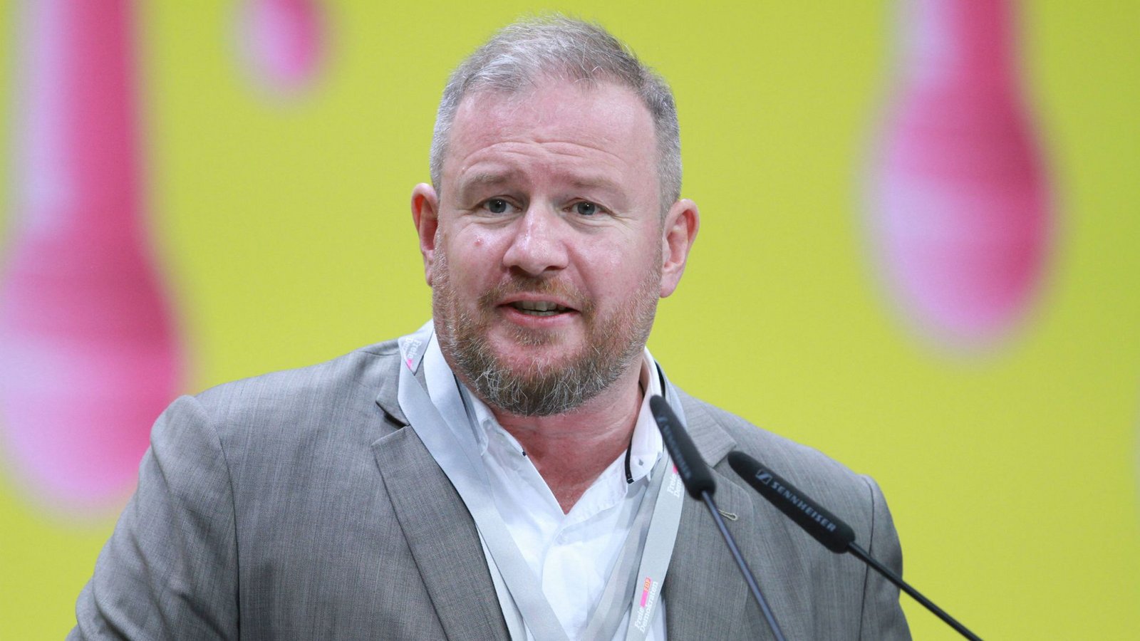Andreas Glück (FDP) sitzt seit 2019 im Europäischen Parlament. „Als wirtschaftlich starke Region ist ein starker Binnenmarkt großes Thema in Baden-Württemberg“, sagt er. Zudem gehe es den Wählern um Infrastruktur, vor allem im Bereich Energie, und um Klimaschutz. „In der Klimapolitik sehe ich Baden-Württemberg aber als technologieoffener als die teilweise bevormundende Politik der Europäischen Kommission.“ Schließlich sei auch die Sicherheitspolitik relevant: „Wir sprechen dabei nicht nur über militärische Maßnahmen. Wir müssen auch unseren Markt und unsere Lieferketten besser schützen.“Foto: Imago//dts Nachrichtenagentur Andreas Glück (FDP) sitzt seit 2019 im Europäischen Parlament. „Als wirtschaftlich starke Region ist ein starker Binnenmarkt großes Thema in Baden-Württemberg“, sagt er. Zudem gehe es den Wählern um Infrastruktur, vor allem im Bereich Energie, und um Klimaschutz. „In der Klimapolitik sehe ich Baden-Württemberg aber als technologieoffener als die teilweise bevormundende Politik der Europäischen Kommission.“ Schließlich sei auch die Sicherheitspolitik relevant: „Wir sprechen dabei nicht nur über militärische Maßnahmen. Wir müssen auch unseren Markt und unsere Lieferketten besser schützen.“Foto: Imago//dts Nachrichtenagentur