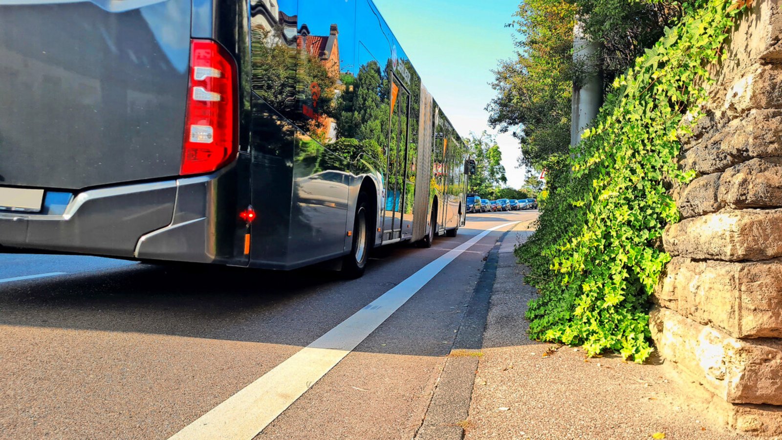 Die Gehwege sind an der Kappelbergstraße teilweise kaum vorhanden.Foto: Steegmüller/ 