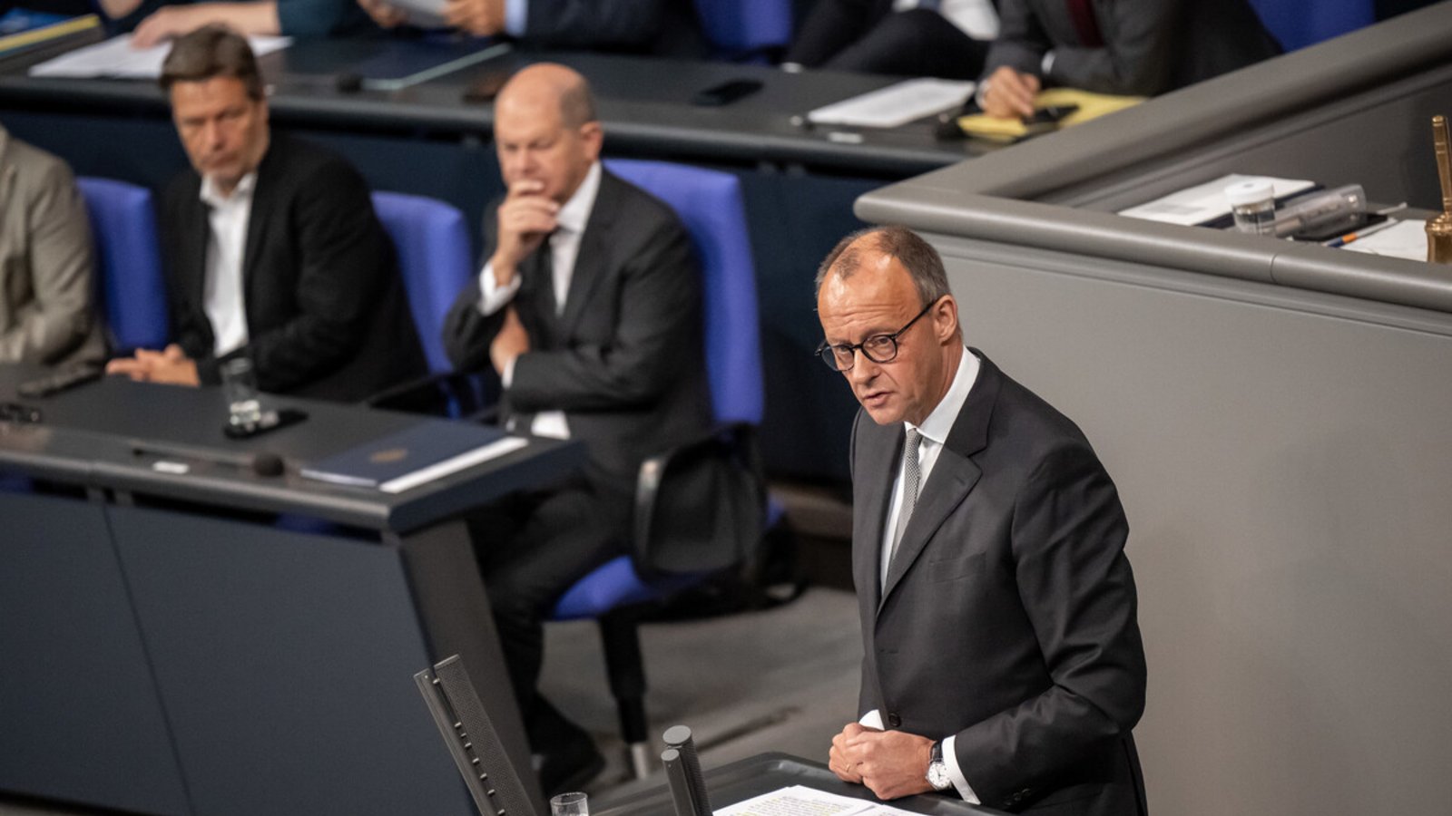 Robert Habeck (Grüne), Olaf Scholz (SPD) und Friedrich Merz (CDU, v. li.) – am Ende werden die Bürger an der Wahlurne über das Personal entscheiden ,Foto: /