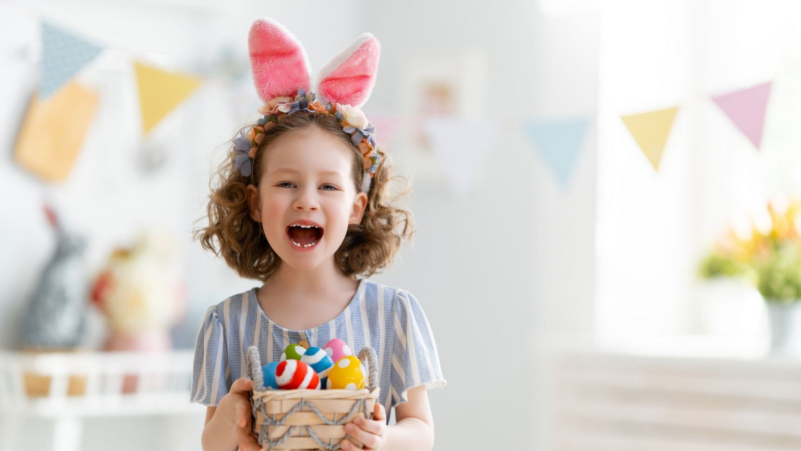 Der Osterhase kommt in der biblischen Ostergeschichte überhaupt nicht vor – dennoch ist er Kindern viel präsenter als Jesus am Kreuz.Foto: obs/Shutterstock Der Osterhase kommt in der biblischen Ostergeschichte überhaupt nicht vor – dennoch ist er Kindern viel präsenter als Jesus am Kreuz.Foto: obs/Shutterstock
