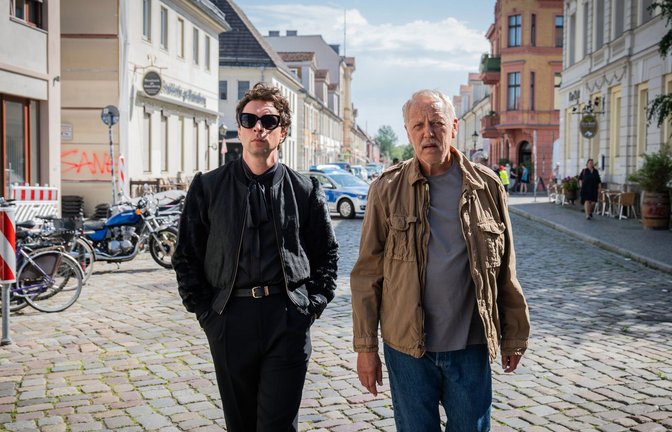 Die deutsch-polnischen Kommissare Ross (André Kaczmarczyk, li.) und Rogov (Frank Leo Schröder) ermitteln diesmal in Potsdam.<span class='image-autor'>Foto: rbb/Christoph Assman/n</span>
