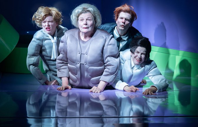 Kein Abend über Politiker: Pauline Großmann, Anke Schubert, Felix Strobel und Sylvana Krappatsch in „Die Politiker“<span class='image-autor'>Foto: Björn Klein</span>