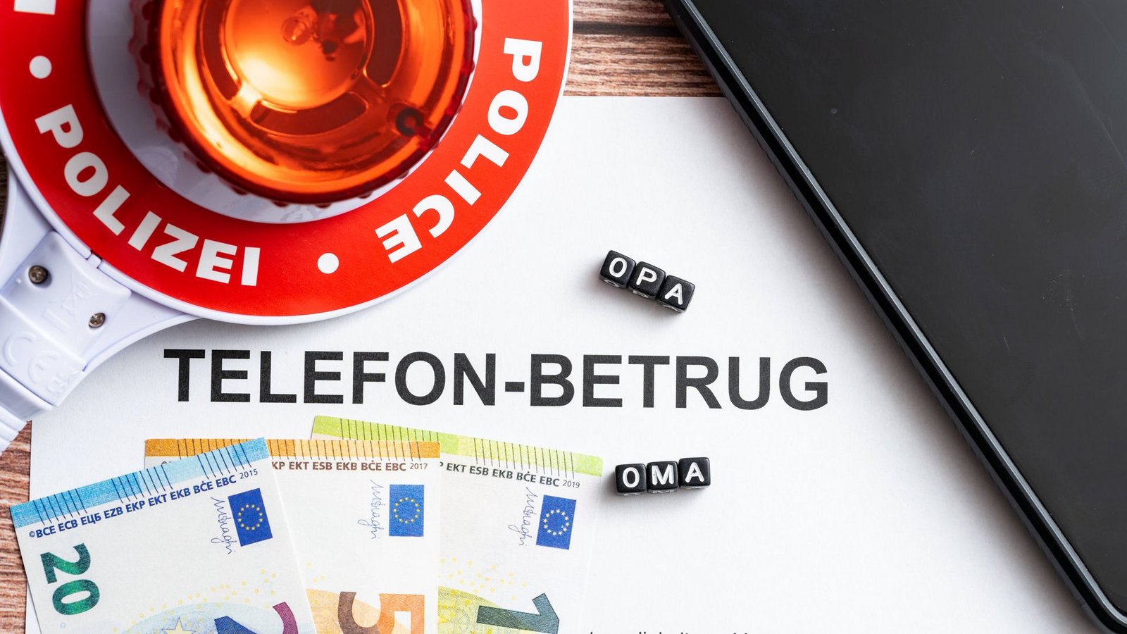 Immer wieder werden Senioren Opfer von Telefonbetrügern.Foto: imago//Michael Bihlmayer