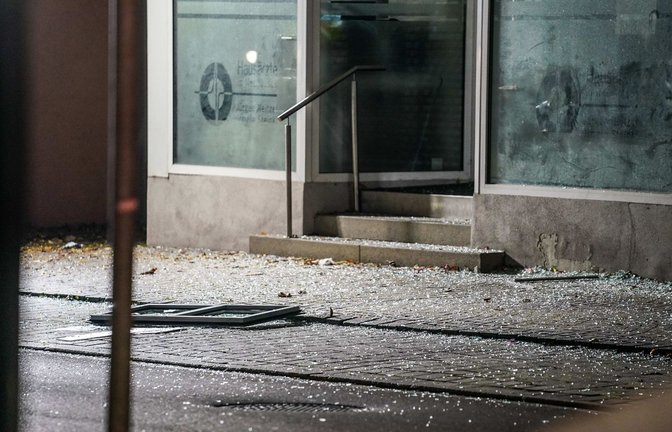 In Neuhausen auf den Fildern wurde 2022 ein Geldautomat in einem Geschäfts- und Wohnhaus gesprengt.<span class='image-autor'>Foto: SDMG/SDMG / Kohls</span>
