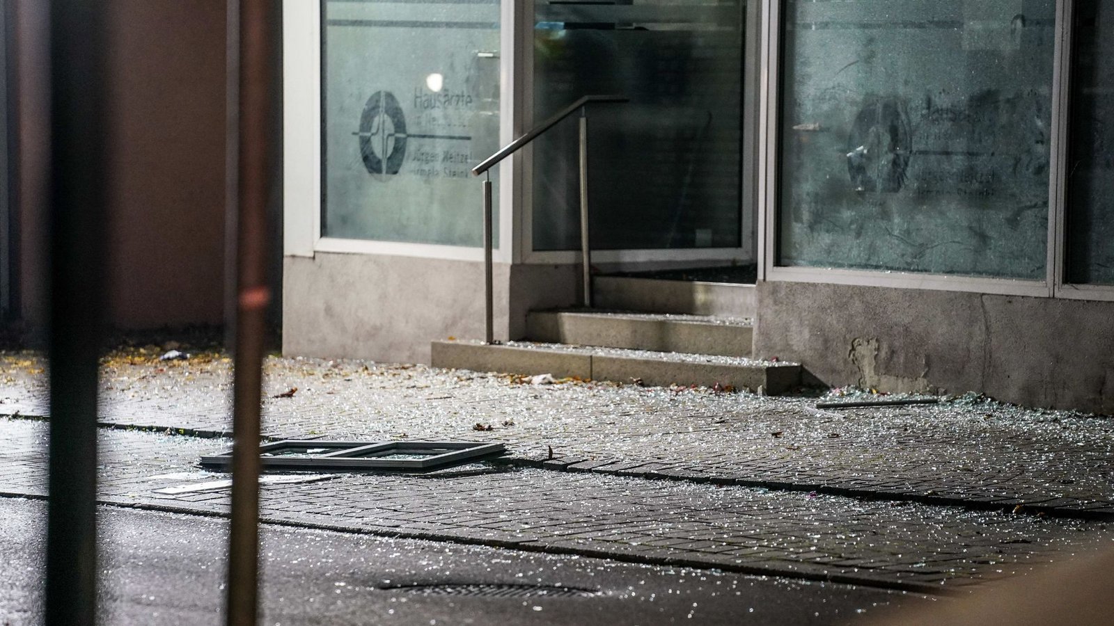 In Neuhausen auf den Fildern wurde 2022 ein Geldautomat in einem Geschäfts- und Wohnhaus gesprengt.Foto: SDMG/SDMG / Kohls In Neuhausen auf den Fildern wurde 2022 ein Geldautomat in einem Geschäfts- und Wohnhaus gesprengt.Foto: SDMG/SDMG / Kohls